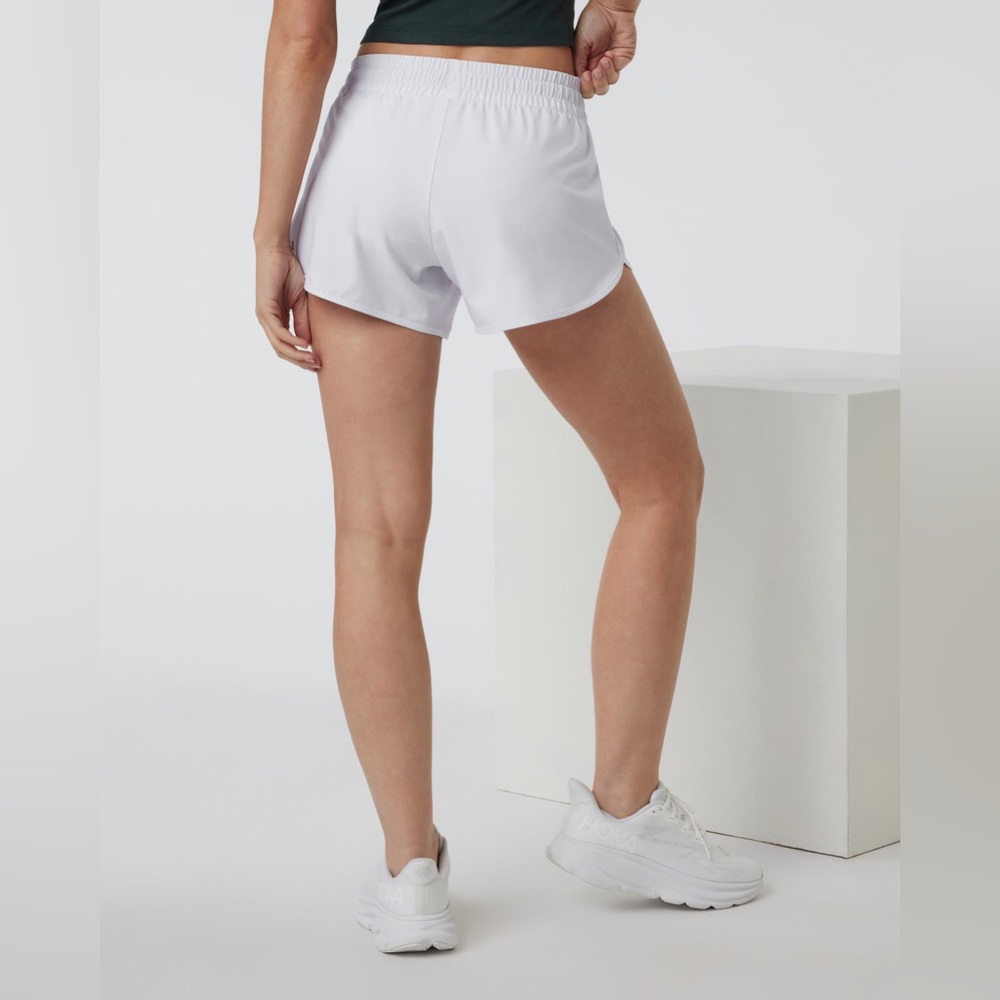 NWT Vuori Clementine 2.0 Short 4" in White - Picture 5 of 10